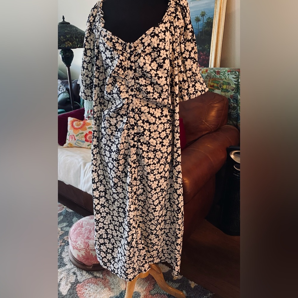- Daisy Linen and Rayon Dress New without tags
